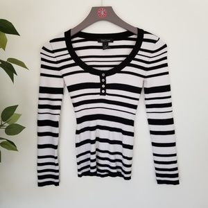 ⭐ 3/$20 WHBM Black & White Stripe Sweater